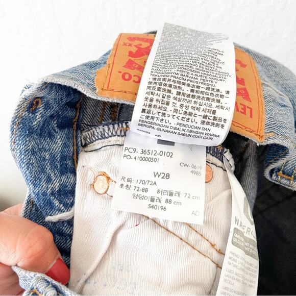 Levi’s | 501 Shorts 90s Mid Thigh Denim Bermuda - Picture 7 of 10